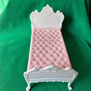 Bratz doll BED furniture HTF GUC great used condition
Adult collector Firm price